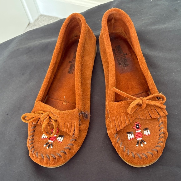 Minnetonka Women's Moccasins - Rust with Beaded Design - Picture 2 of 6